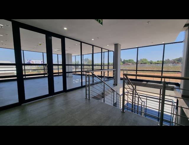 6,702M² WAREHOUSE TO LET IN BREDELL